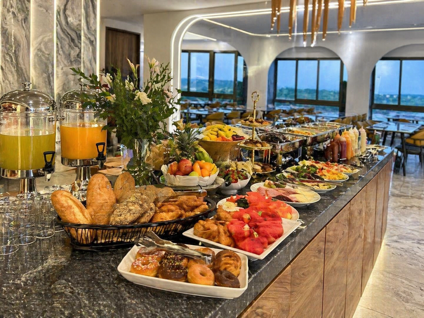 Petit-déjeuner gastronomique Two Seasons Hotel